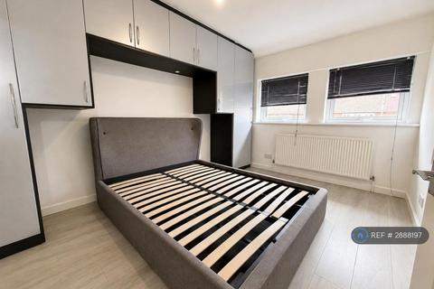 3 bedroom terraced house to rent, Spencer Road, Slough, SL3