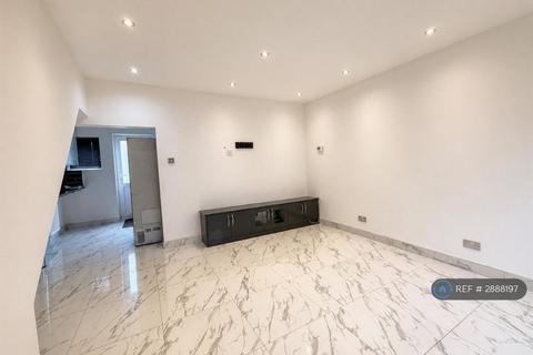 3 bedroom terraced house to rent, Spencer Road, Slough, SL3