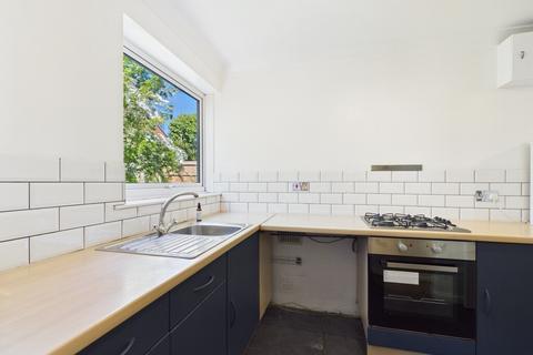 2 bedroom apartment to rent, 118 Templemere