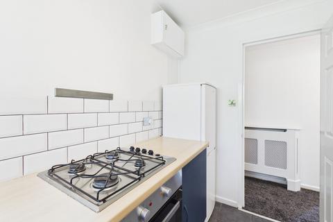 2 bedroom apartment to rent, 118 Templemere