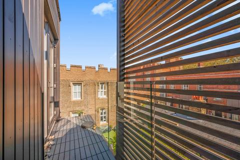 2 bedroom link detached house for sale, Napoleon Lane, London, SE18