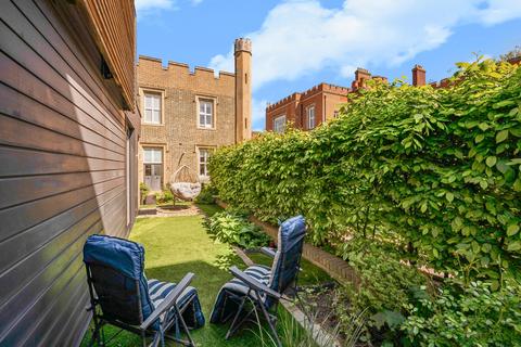 2 bedroom link detached house for sale, Napoleon Lane, London, SE18