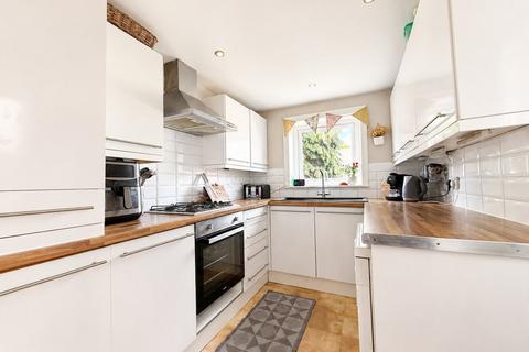 3 bedroom semi-detached house for sale, Hollings Street, Bingley BD16