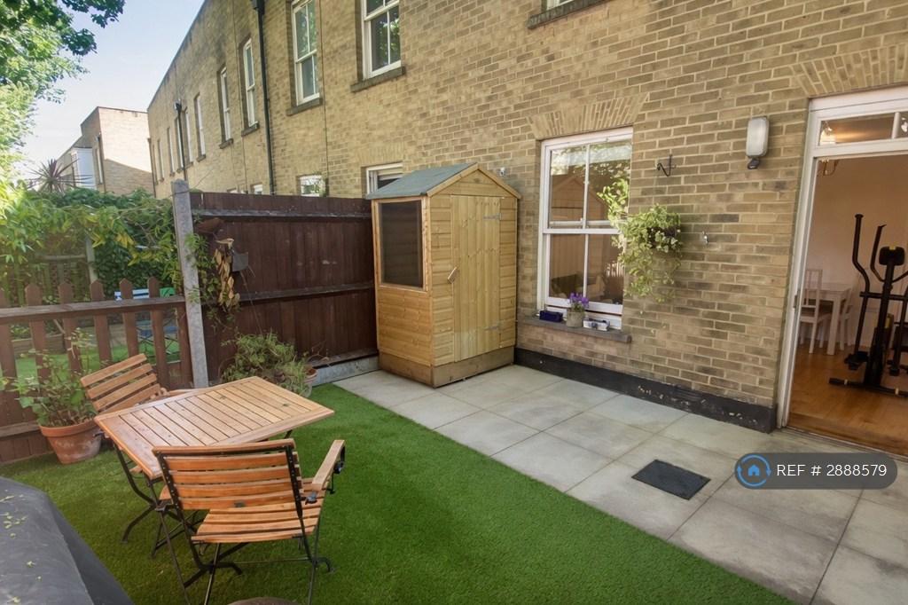 2 bedroom terraced house to rent, London