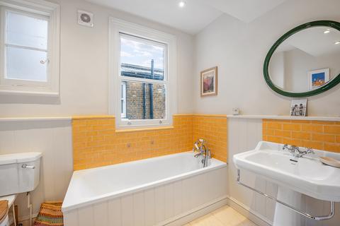 6 bedroom terraced house to rent, Weir Road, London, SW12