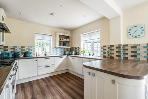 3 bedroom detached house for sale, Westerham Road, Limpsfield, Oxted