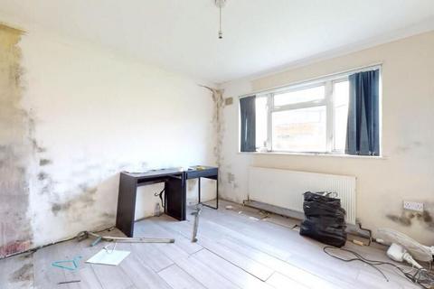 2 bedroom flat for sale, 15 Third Avenue, Wembley, Middlesex, HA9 8QE