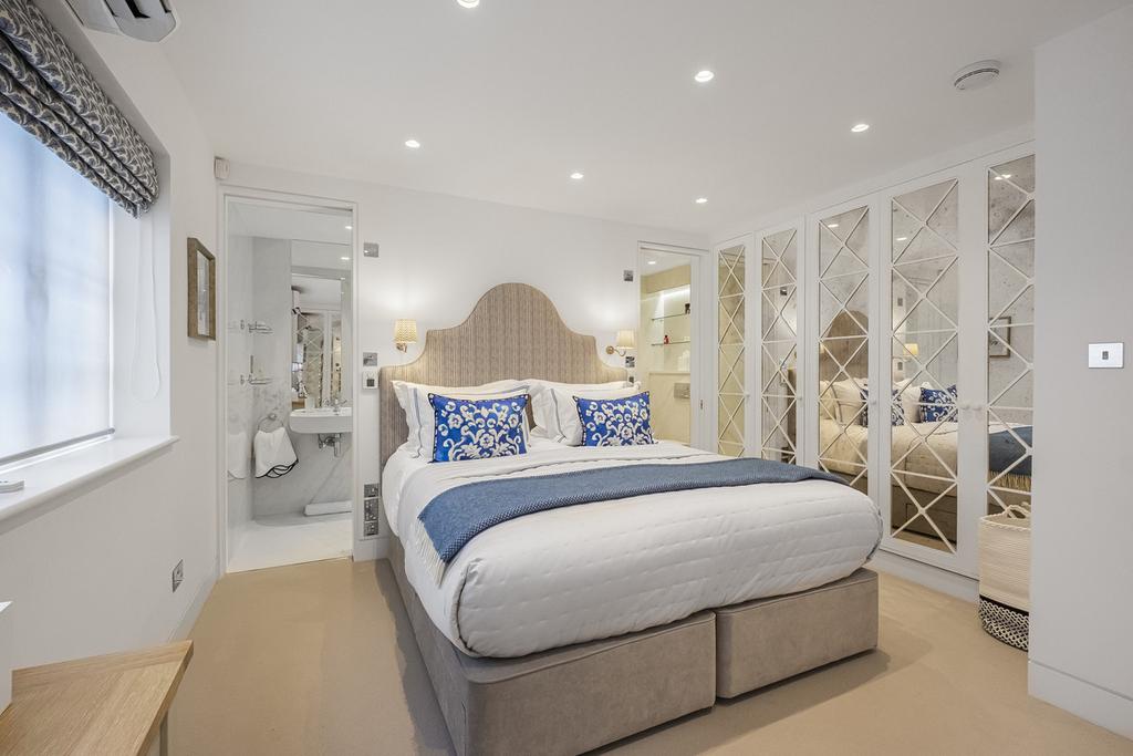 Master bedroom, en suite