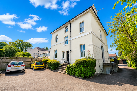 2 bedroom flat to rent, Sydenham Road North, Cheltenham