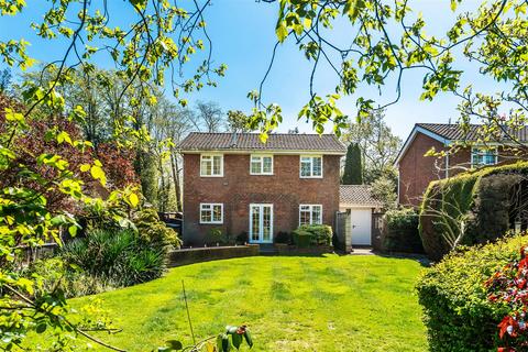 WARWICK GARDENS, ASHTEAD, KT21