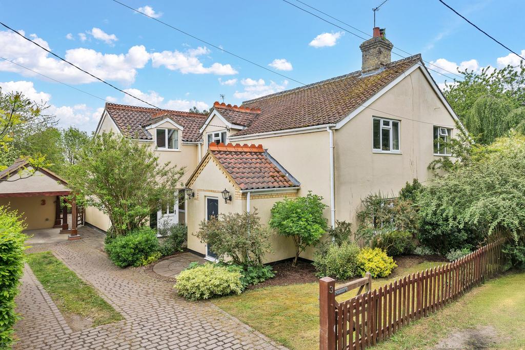 3 bedroom semi-detached house for sale