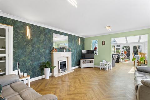 3 bedroom detached house for sale, South Road, Hailsham