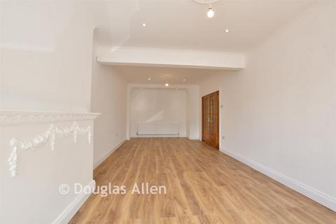 4 bedroom semi-detached house for sale, Wadham Road, London E17