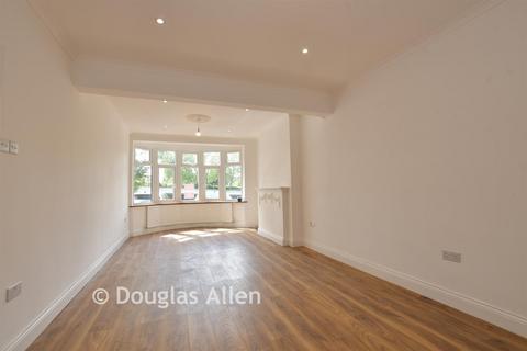 4 bedroom semi-detached house for sale, Wadham Road, London E17