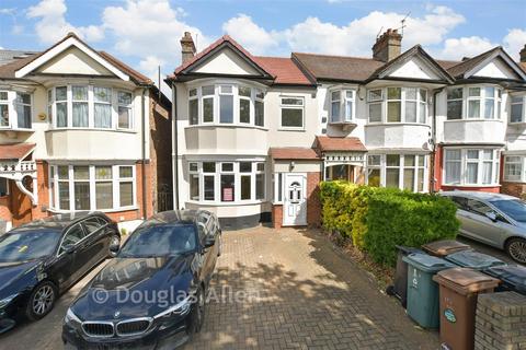 4 bedroom semi-detached house for sale, Wadham Road, London E17
