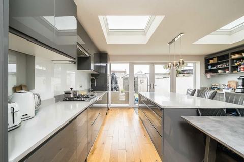 4 bedroom house for sale, Fieldend Road, London SW16