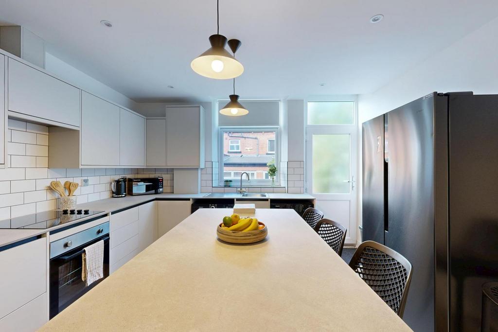 House in Leeds, West Yorkshire - View 5