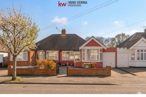 2 bedroom bungalow for sale, Gunners Grove, chingford, E4
