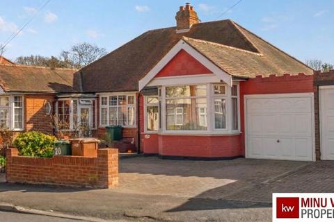 2 bedroom bungalow for sale, Gunners Grove, chingford, E4