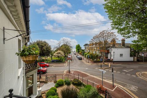2 bedroom flat for sale, Runwell Terrace, Southend-on-sea SS1