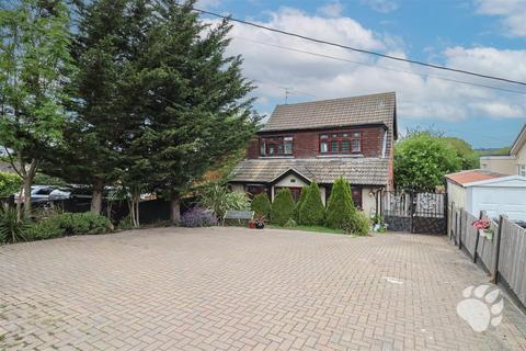 4 bedroom detached house for sale, London Road, Wickford SS12