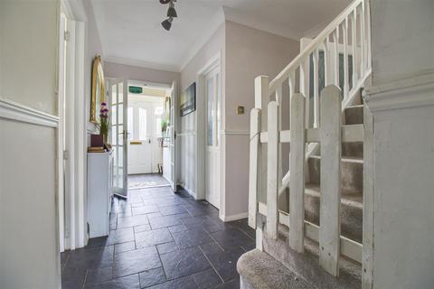 4 bedroom detached house for sale, London Road, Wickford SS12