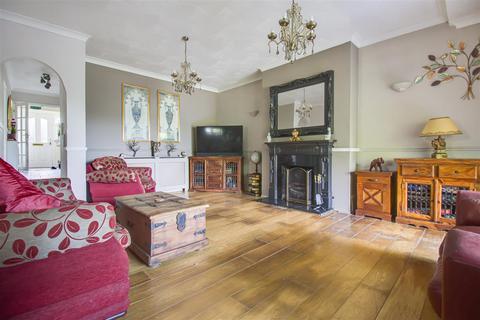 4 bedroom detached house for sale, London Road, Wickford SS12