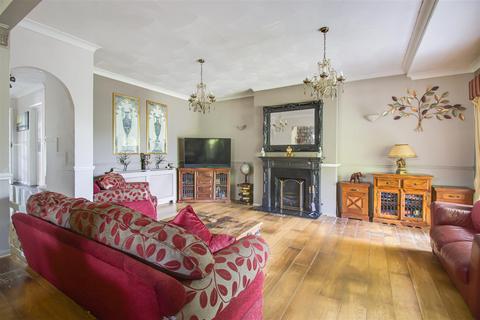 4 bedroom detached house for sale, London Road, Wickford SS12