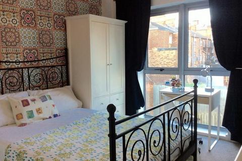 2 bedroom flat to rent, Portland Square, Portland Road, NG7