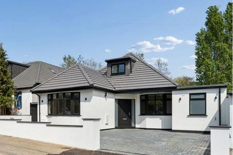 4 bedroom chalet for sale, Hillside Gardens, Northwood
