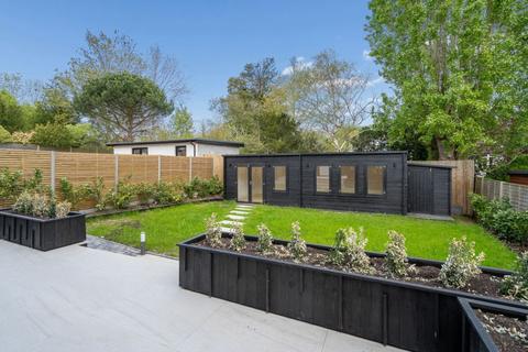 4 bedroom chalet for sale, Hillside Gardens, Northwood