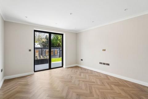 4 bedroom chalet for sale, Hillside Gardens, Northwood