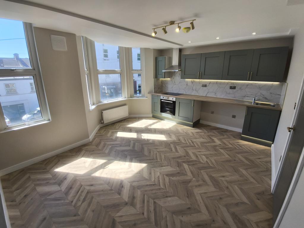 110 Rucklidge Rd Rucklidge Avenue, London, NW10 3 bed maisonette - £3,050 pcm (£704 pw)