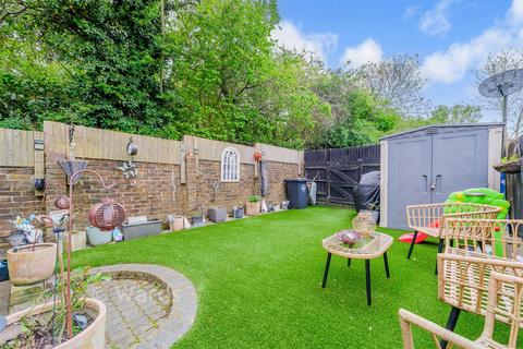 3 bedroom end of terrace house for sale, Bazes Shaw, Longfield DA3