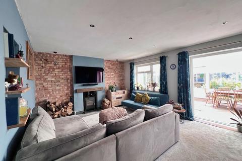 3 bedroom end of terrace house for sale, Doris Road, Kettering, NN16