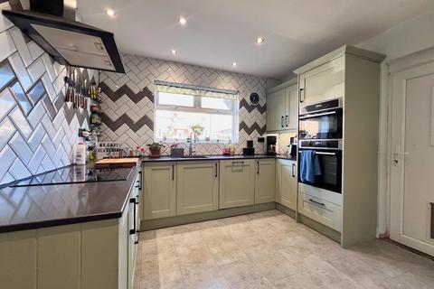 3 bedroom end of terrace house for sale, Doris Road, Kettering, NN16