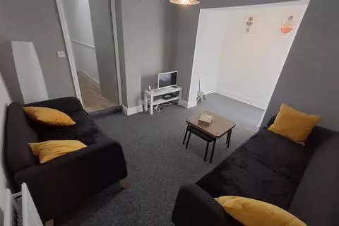 3 bedroom maisonette to rent