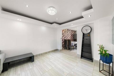 3 bedroom semi-detached house for sale, Seaton Road, Hayes, Greater London, UB3