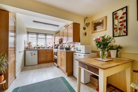 2 bedroom terraced house for sale, London Road, Chippenham, SN15