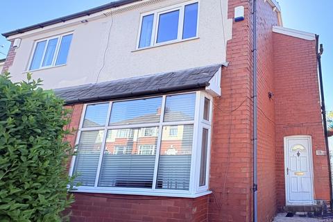 3 bedroom terraced house to rent, Hillside Avenue, Preston PR2