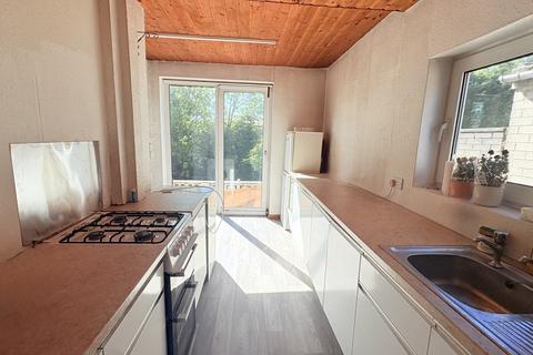 3 bedroom terraced house to rent, Hillside Avenue, Preston PR2