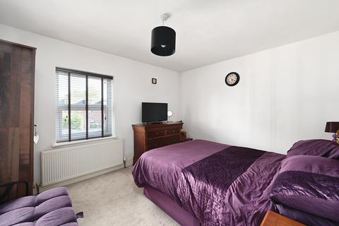 2 bedroom terraced house for sale, Reading Road, Farnborough, GU14