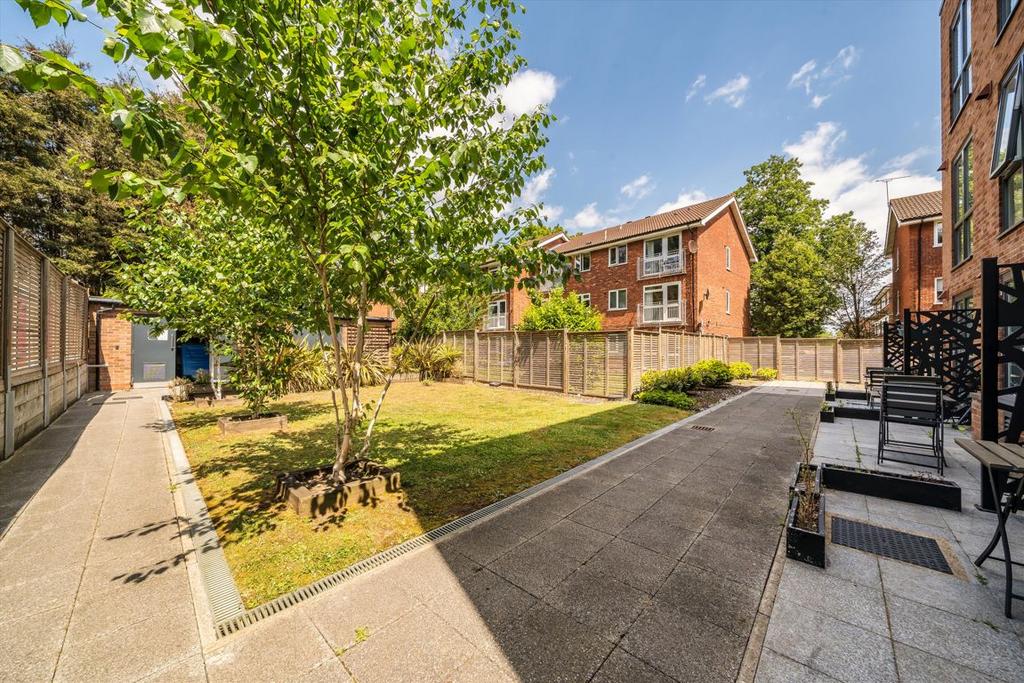Apartment in Harrow - More