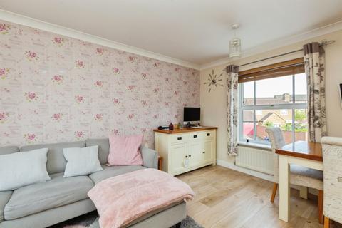 4 bedroom townhouse for sale, Disraeli Square, Aylesbury