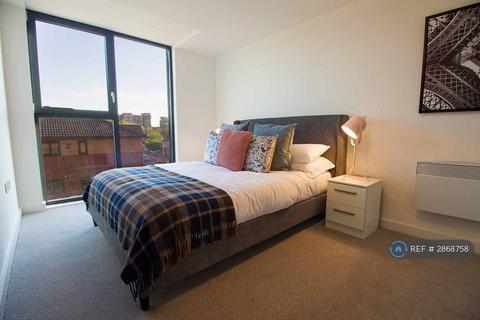 Studio to rent, Lydia Ann St, Liverpool, L1
