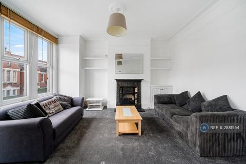 4 bedroom flat to rent, Yukon Road, London, SW12