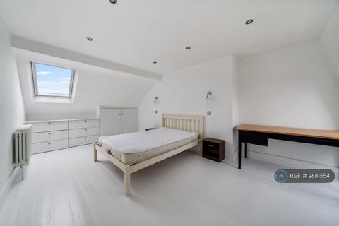 4 bedroom flat to rent, Yukon Road, London, SW12