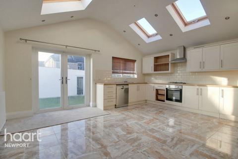 3 bedroom end of terrace house for sale, Blenheim Road, Newport