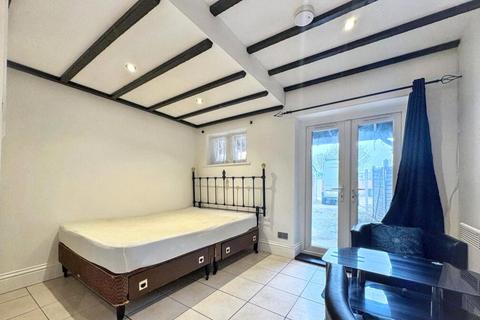 Studio to rent, Victoria Road, Southampton, Hampshire, SO19