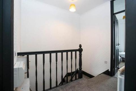 2 bedroom flat to rent, Faraday Grove, Gateshead NE8